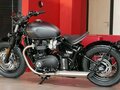 2024 Triumph Bonneville Bobber, серый, 1840000 рублей - вид 1