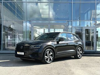 2018 Volkswagen Touareg III, коричневый, 3530000 рублей, вид 3