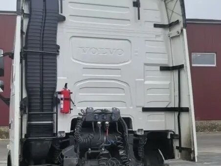 2019 Volvo FH, белый, 6300000 рублей, вид 4