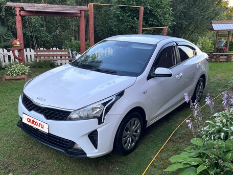2021 Kia Rio IV Рестайлинг, белый, 1050000 рублей, вид 2