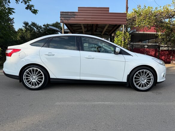 2012 Ford Focus III, белый, 1200000 рублей - вид 2
