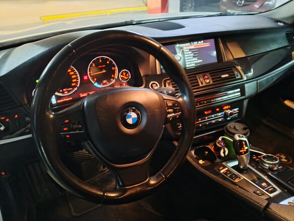 2015 BMW 5 серии 520d VI (F10/F11/F07) Рестайлинг, белый, 1900000 рублей - вид 8