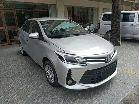 2023 Toyota Vios III Рестайлинг, серебристый, 1120040 рублей, вид 3