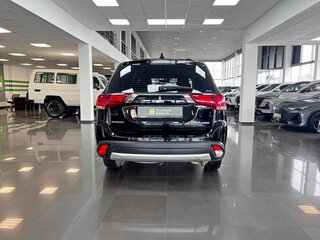 2017 Mitsubishi Outlander III Рестайлинг 2, чёрный, 1425000 рублей, вид 4