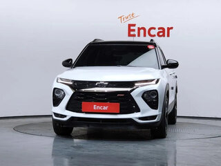 2023 Chevrolet TrailBlazer III Рестайлинг, белый, 2100000 рублей, вид 1