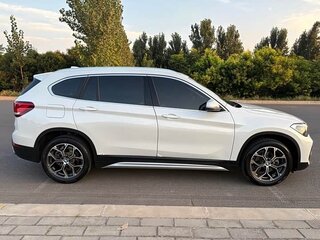 2022 BMW X1 Long 20Li sDrive II (F48) Рестайлинг, белый, 2290000 рублей, вид 4