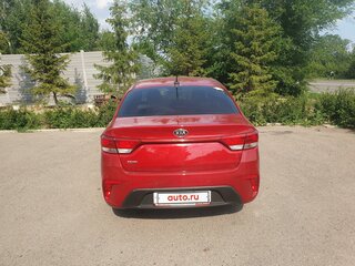 2019 Kia Rio IV, красный, 1560000 рублей, вид 3