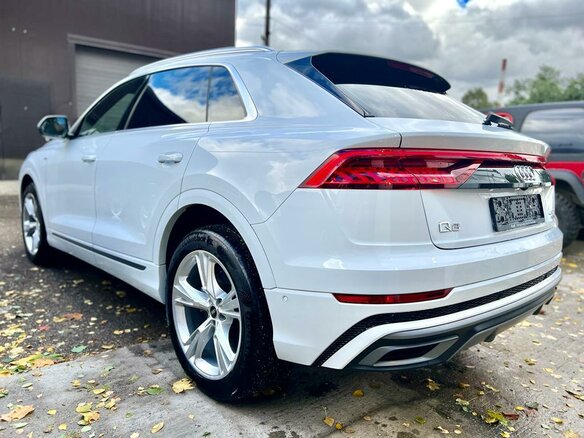 2021 Audi Q8 45 TDI I (4M), белый, 9490000 рублей - вид 5