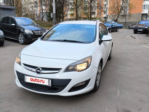 2012 Opel Astra J Рестайлинг, белый, 710000 рублей