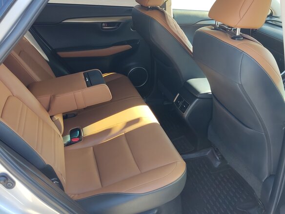 2018 Lexus NX 300 I Рестайлинг, серебристый, 3800000 рублей - вид 11