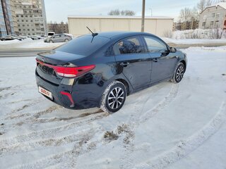 2019 Kia Rio IV, чёрный, 1230000 рублей, вид 5