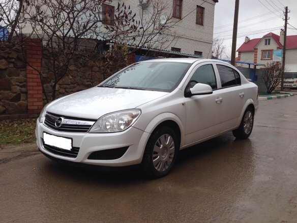 2011 Opel Astra H Рестайлинг, белый - вид 4