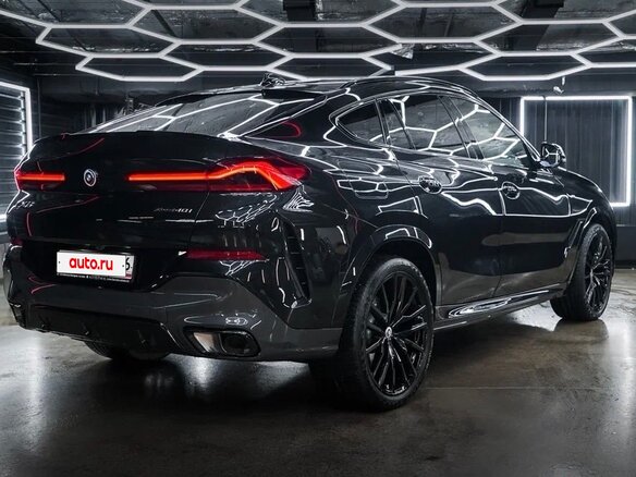 2023 BMW X6 40i III (G06), чёрный, 11500000 рублей - вид 4