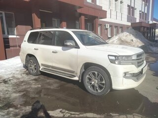 2020 Toyota Land Cruiser 200 Series Рестайлинг 2, белый, 8500000 рублей, вид 1