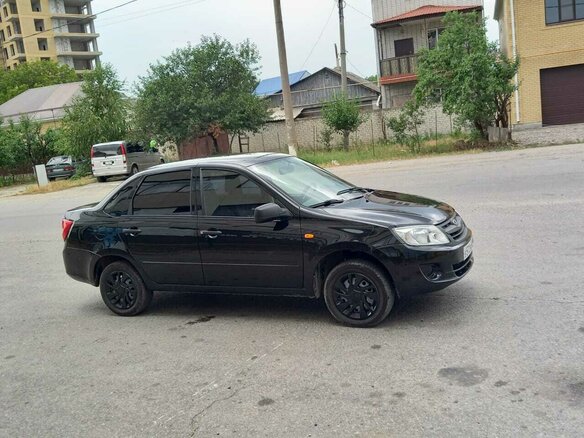 2016 Lada (ВАЗ) Granta I, чёрный, 560000 рублей - вид 2