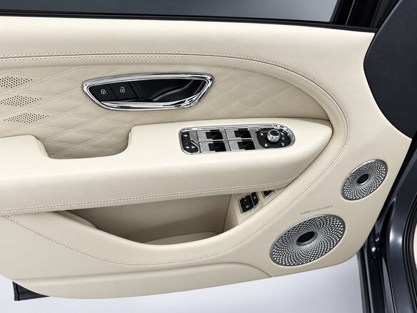 2025 Bentley Bentayga I Рестайлинг, серый, 39590000 рублей - вид 19