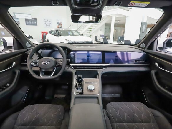 2026 Geely Monjaro I Рестайлинг, белый - вид 17