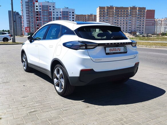 2022 Geely Geometry C 70 kWh, белый, 1650000 рублей - вид 3