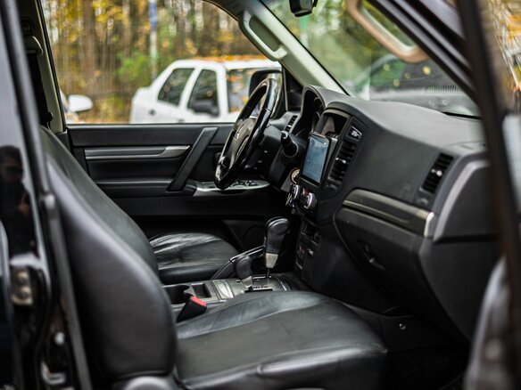 2013 Mitsubishi Pajero IV Рестайлинг 1, чёрный, 1744000 рублей - вид 11