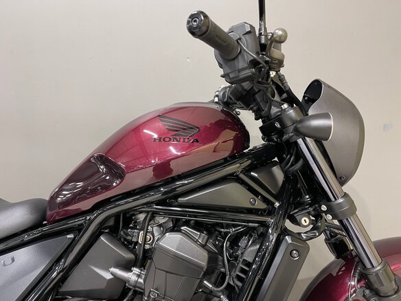 2022 Honda CMX 1100 Rebel, пурпурный, 899000 рублей - вид 14
