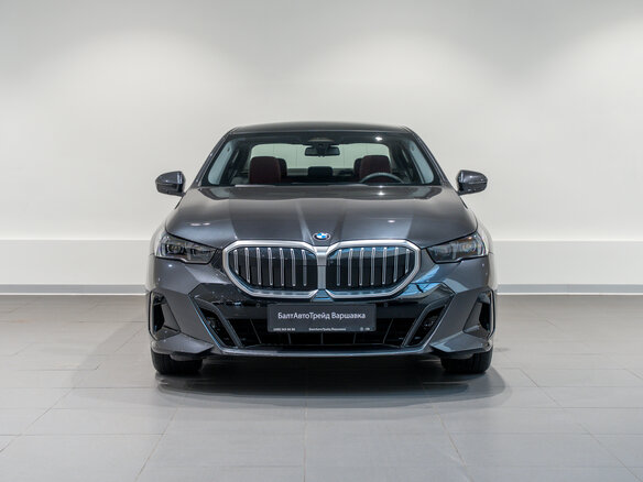 2024 BMW 5 серии 525i VIII (G60/G61/G68), чёрный, 6800000 рублей - вид 1