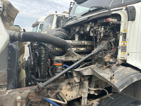 2002 Volvo VNL, белый, 1100000 рублей, вид 3