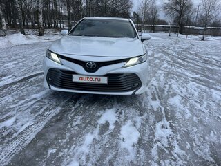 2019 Toyota Camry VIII (XV70), белый, 3250000 рублей, вид 1
