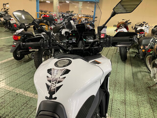 2023 Yamaha MT-09 Tracer (FJ-09), белый, 1350000 рублей, вид 5
