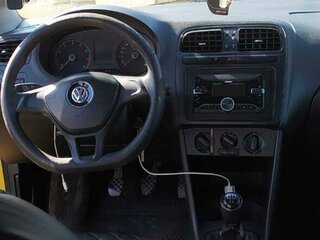2016 Volkswagen Polo V Рестайлинг, жёлтый, 480000 рублей, вид 5