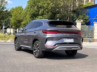 2023 BYD Song Plus DM-i 26.6 kWh I Рестайлинг, серебристый, 3189000 рублей, вид 3