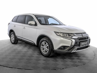 2018 Mitsubishi Outlander III Рестайлинг 3, белый, 1700000 рублей, вид 3
