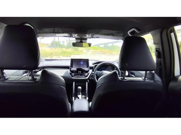 2023 Toyota Corolla Cross I, белый, 1800000 рублей - вид 9