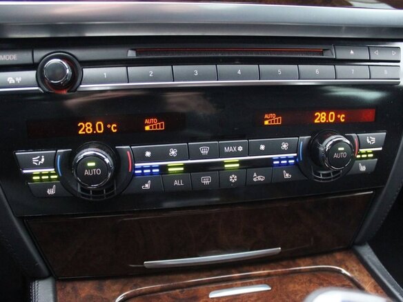 2011 BMW 7 серии Long 760Li V (F01/F02/F04), чёрный, 2600000 рублей - вид 14