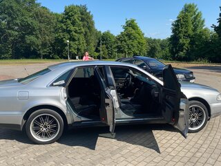 1998 Audi A8 I (D2), серебристый, 650000 рублей, вид 3
