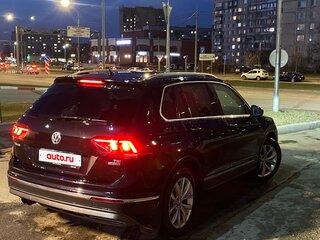 2017 Volkswagen Tiguan II, чёрный, 2100000 рублей, вид 4