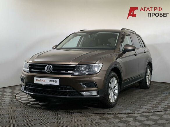 2017 Volkswagen Tiguan II, коричневый, 1680000 рублей
