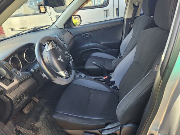 2011 Mitsubishi Outlander II Рестайлинг, серебристый, 990000 рублей - вид 8