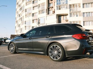 2017 BMW 5 серии 530d xDrive VII (G30/G31/G38), серый, 3850000 рублей, вид 5