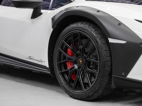 2023 Lamborghini Huracán Sterrato I Рестайлинг, белый, 42900000 рублей - вид 16
