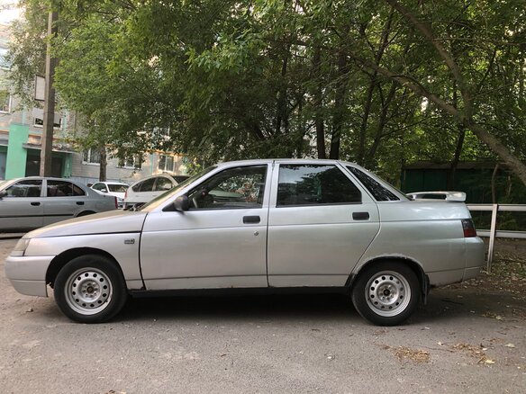2004 Lada (ВАЗ) 2110, серебристый, 125000 рублей - вид 3