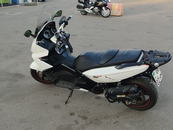 2015 Gilera GP800, белый, 700000 рублей - вид 3