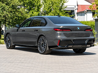 2025 BMW 7 серии 740d xDrive VII (G70), серый, 13950000 рублей, вид 4