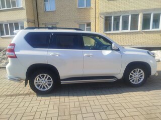 2017 Toyota Land Cruiser Prado 150 Series Рестайлинг 1, белый, 4500000 рублей, вид 2