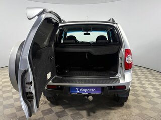 2011 Chevrolet Niva I Рестайлинг, серебристый, 520000 рублей, вид 5