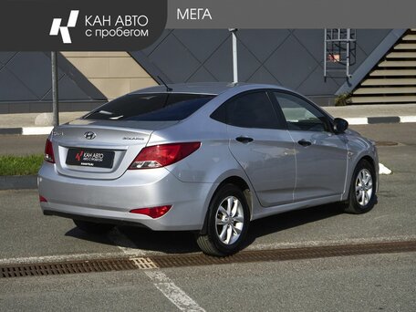 2015 Hyundai Solaris I Рестайлинг, серебристый, 683000 рублей, вид 2