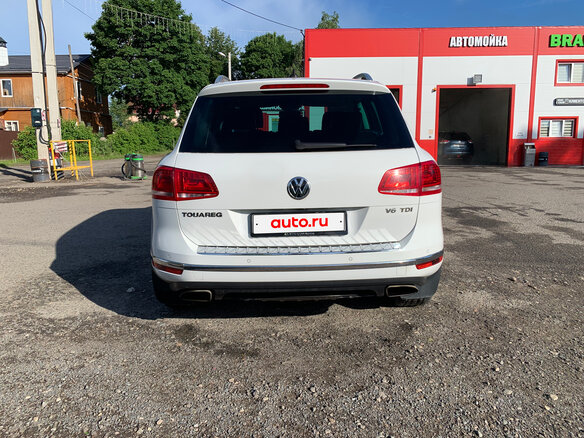 2015 Volkswagen Touareg II Рестайлинг, белый - вид 4
