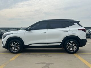 2022 Kia KX3, белый, 2127000 рублей, вид 2