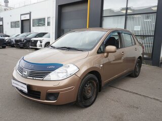 Nissan Tiida I