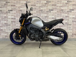 2023 Yamaha MT-09 (FZ-09), чёрный, 1182000 рублей, вид 3