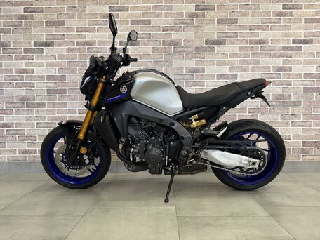 2023 Yamaha MT-09 (FZ-09), чёрный, 1182000 рублей, вид 3